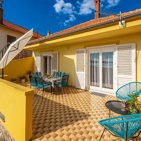 Little House By The Sea Holiday home