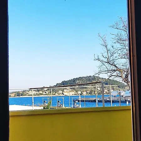 Little House By The Sea Holiday home *