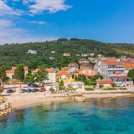 Vakantiehuis Little House By The Sea *